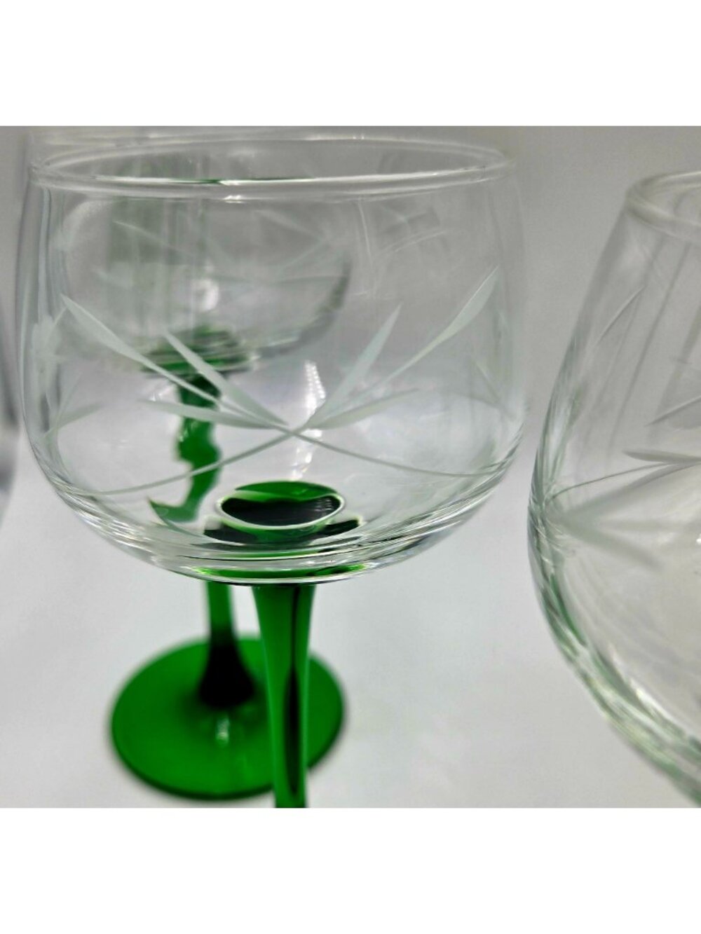 Duiske Glass The Maureen O'Hara Collection Set of 6 Wine Glasses - Picture 6 of 6